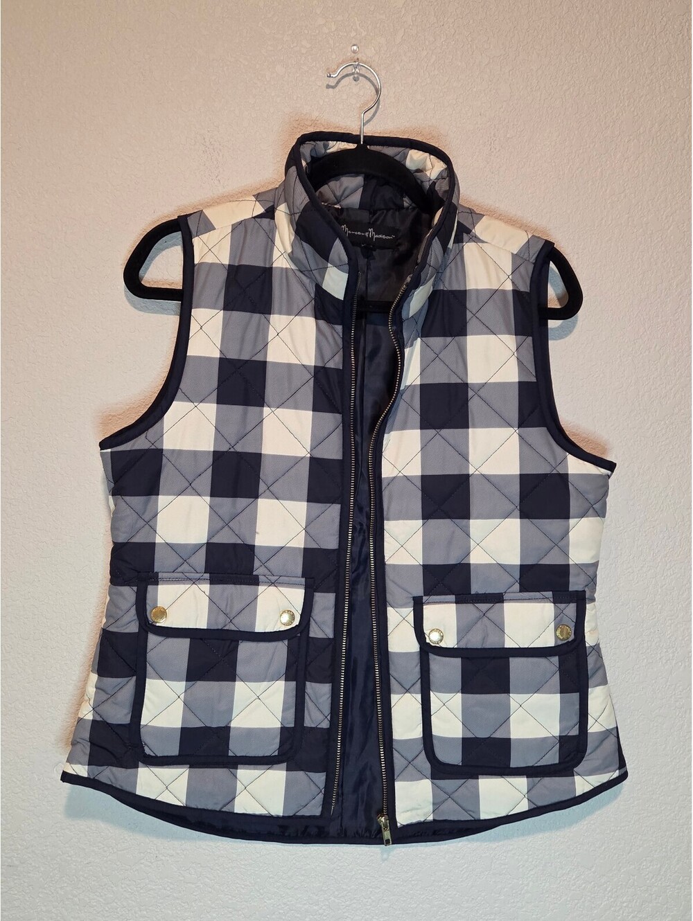 Mercer & Madison Quilted Sleeveless Vest in Navy and White Check, Size M